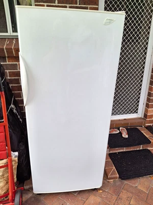 NEED A XMAS/PARTY/GARAGE FRIDGE/AVAILABLE NOW-WESTINGHOUSE/ REFIGERATOR ONLY - image 1 of 4