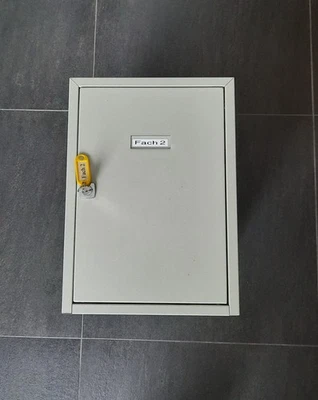 Metall Aufsatzschrank Büro Umkleide Spind B 267 x T 476 x H 373 mm abschließbar - Bild 1 von 4