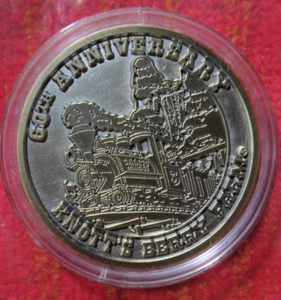 KNOTT'S BERRY FARM 60. JAHRSTAG MÜNZE 1960 CALICO MINE CO ORIGINAL 2020 - Bild 1 von 8