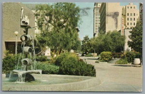 Fresno Mall California Chrom Postkarte Wasserskulptur Woolworth 1974 - Bild 1 von 2