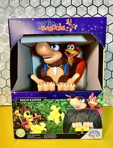 2023 Cable Guys BANJO-KAZOOIE Deluxe Mobile and Controller Holder - Picture 1 of 16