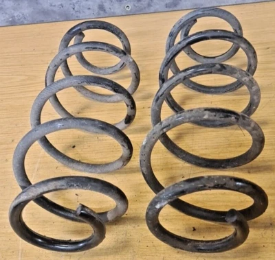 2016 TOYOTA YARIS MK3 1.3 PETROL REAR SUSPENSION COIL SPRING PAIR LEFT + RIGHT - Image 1 of 4