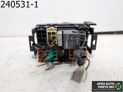 OEM 2001 Chevrolet Suburban 5.3L Engine Fuse Relay Junction Box 15328806b - Image 1 of 4