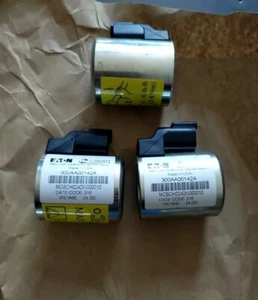 1PC New Vickers 300AA00142A MCSCH024DN000010 Solenoid Valve Coil 24VDC - Picture 1 of 3