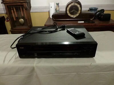 TEAC PD-700M Multi Compact 6 CD Disc Player W/ Magazine, No Remote - Image 1 of 4