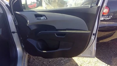 2012–2016 Chevy Sonic Passenger Front Door Trim Panel – RH Interior Foto 1 de 4