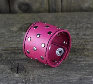 rosa Lederarmband, Damenmanschette, Herrenarmband, Lederzubehör. - Bild 1 von 10