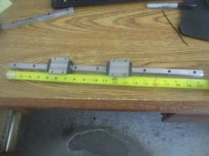 THK Linearschiene mit zwei SRS15C Lineartischen. 201/2" - Bild 1 von 3