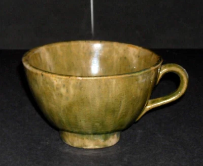 Novela taza embudo verde esponjada amarilla con mango - conservas de conservas de gres Foto 1 de 3