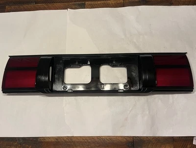 Lanterna traseira central do painel traseiro do porta-malas Toyota Corolla 1988-1992 fabricante de equipamento original O0846 - Imagem 1 de 4