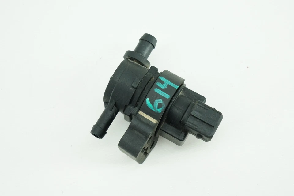 Mercedes W211 W203 R230 EVAP Vapor Emission Purge Regeneration Valve 0004703593 - Image 1 of 4