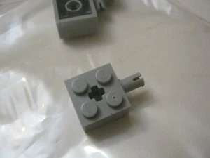 Lego Lot Of 3 Modified Light Gray 2x2 Bricks, Side Axle #6232 (028-238) - Picture 1 of 1