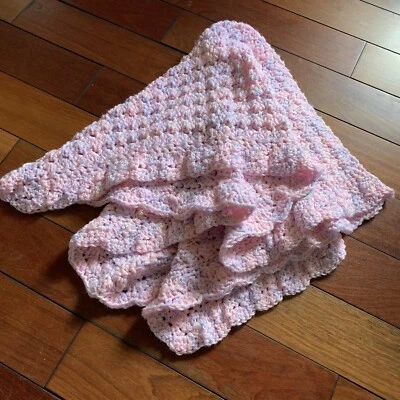 "Hermosa MANTA DE PUNTO HECHA A MANO rosa con hilos de azul y amarillo 40"" x42""" Foto 1 de 4