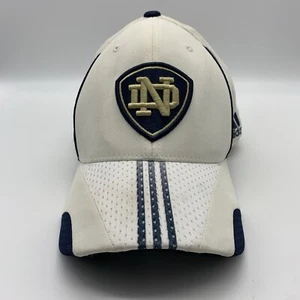 Cappello berretto Notre Dame Fighting Irish NCAA Adidas bianco elasticizzato adulto Climalite L/XL - Foto 1 di 13