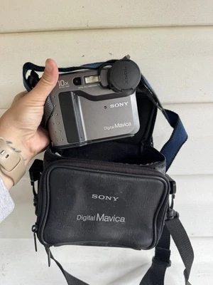 Sony Mavica MVC-FD7 0.3MP Digital Camera & Bag - Steel Gray ***parts only - Image 1 of 4