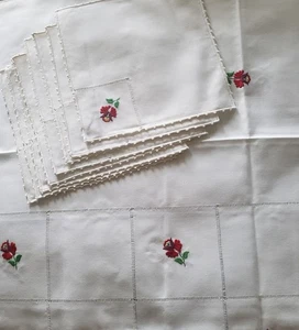 VINTAGE HUNGARIAN FOLK ART COLLECTIBLE TABLECLOTH & NAPKINS 52"×80" WITH TAGS - Picture 1 of 8