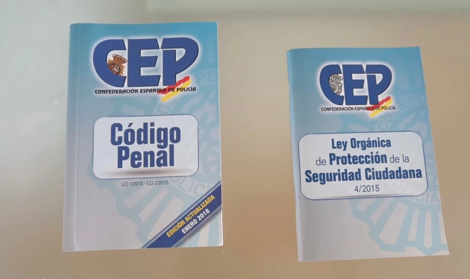 Libros CEP CONFEDERACION ESPAÑOLA DE POLICIA”Código penal” Ley orgánica de prote - Imagen 1 de 2