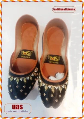 WOMEN HANDMADE FLAT JOTI LEATHER KHUSSASHOE - Image 1 of 4