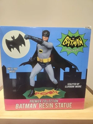 Estatua de resina Batman Classic Series Premier Collection Diamond Select 524/1966 Foto 1 de 4