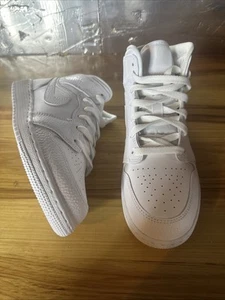 Nike Air Jordan 1 Mid Triple White Boy Size 6.5Y 554725-130 - Picture 1 of 8