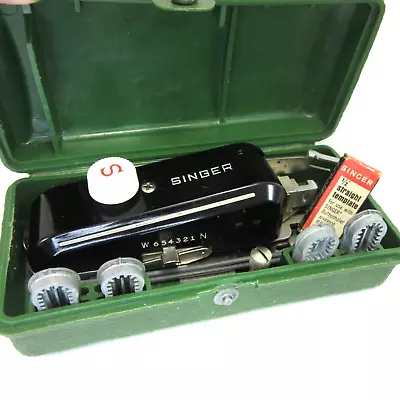 Vintage SINGER Buttonhole Attachment No. 160506 Sewing Machine Case - Image 1 of 4