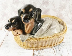 Heredities Creamware Large 2 Dachshund Puppies in a Basket ~ Very Cute - Foto 1 di 4