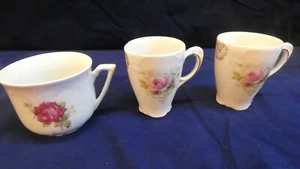 Tres tazas con rosas: una de Alemania - dos sin marca - Imagen 1 de 4