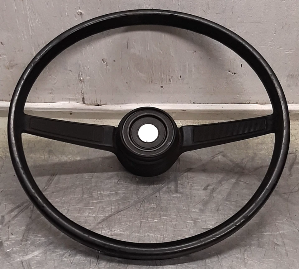 1976-1986 JEEP CJ5 CJ7 CJ8 ЧЕРНЫЙ ЗАПАС 2 СПИЦЫ РУЛЕВОЕ КОЛЕСО С КНОПКОЙ ГУДКА - Изображение 1 из 4