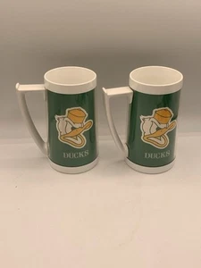 2 Oregon Ducks Thermo Serv Plastic Mugs 16 oz Donald Duck - Picture 1 of 12