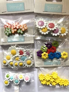 Trimits Novelty Buttons FLOWERS Daisy Sunflower variety colour mix 2 hole shank - Picture 1 of 7