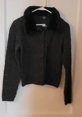 Cárdigan gris lana GAP con cuello de piel sintética talla pequeña Foto 1 de 4