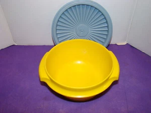 Tupperware Vintage #1323 Yellow/Blue Lidded Small Storage Bowl. -EUC - Picture 1 of 3
