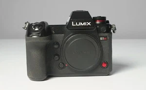 Panasonic Lumix DC-S1H 24.2MP Camera body Low shutters in excellent condition - Afbeelding 1 van 3