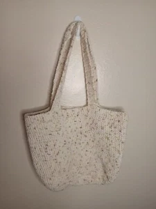 Neutrale mittelgroße gehäkelte Schultertasche - Bild 1 von 3
