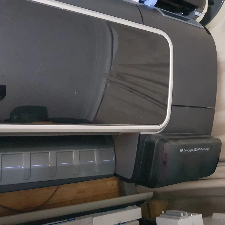 Still Open - Designjet Z5200PS 44" Canvas Poster Sign printer with warranty - Image 1 of 4