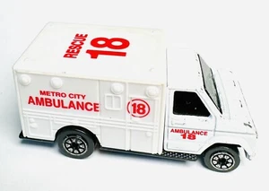 Vintage 1/64 Made in China Diecast/Plastic Metro City Ambulance Rescue 18 - Picture 1 of 5