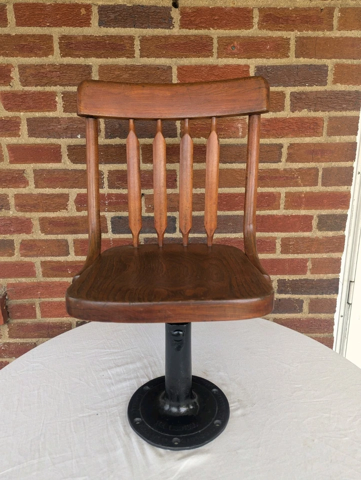 Silla ajustable de hierro fundido y roble Chandler The Boston Foto 1 de 4