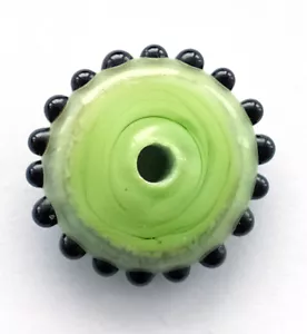 ATEMBERAUBENDE GRÜNE FLACHE SCHRULLIGE LAMPWORK GLAS FOKALE PERLE, HANDGEFERTIGT IN UK, 21 MM - Bild 1 von 2