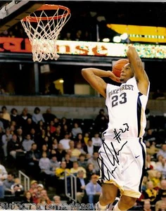 FOTO 8X10 FIRMADA POR JAMES JOHNSON WAKE FOREST DIÁCONOS - Imagen 1 de 1