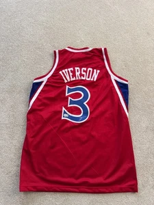 Signiertes Allen Iverson rotes individuelles Trikot mit Beckett Witness Authentifizierung Echtheitszertifikat - Bild 1 von 4