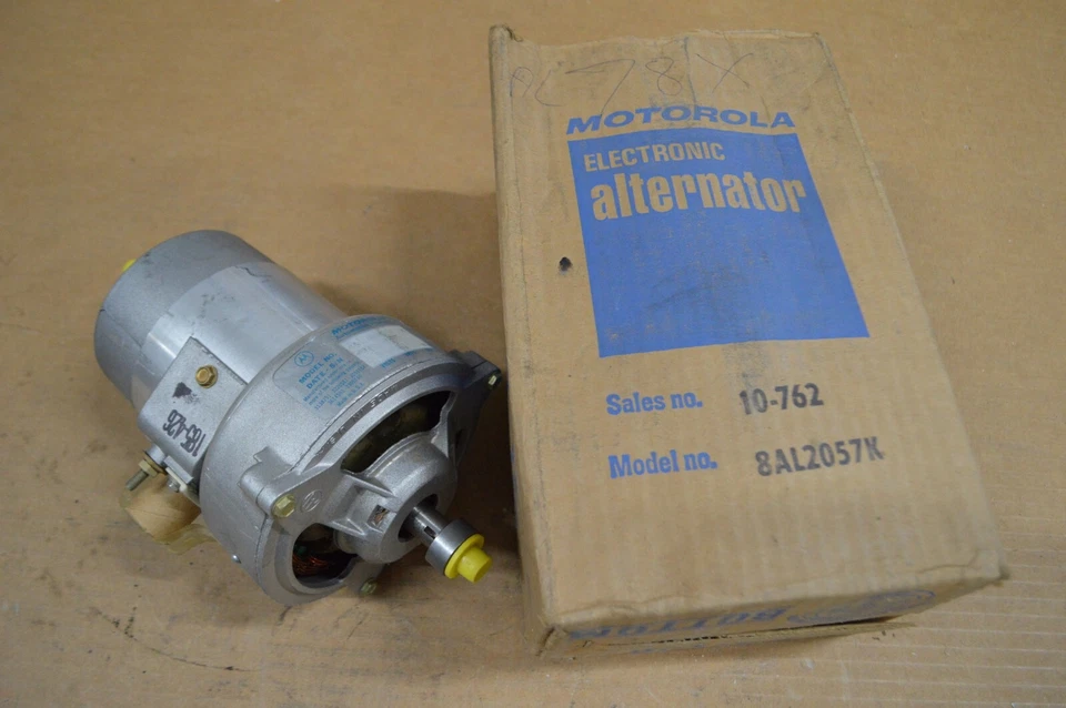 1973 1974 VOLKSWAGEN BEETLE KARMANN GHIA ALTERNATOR MOTOROLA 8AL2057K - Image 1 of 4