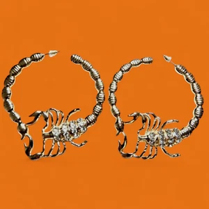 ENORMES PENDIENTES DE ARO EN FORMA DE ESCORPIÓN oro cristal estrás insecto punk zodiaco 1F - Imagen 1 de 4
