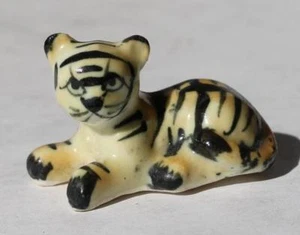 Estatuilla de guepardo amarilla negra a rayas cerámica porcelana hueso porcelana pintada a mano - Imagen 1 de 1