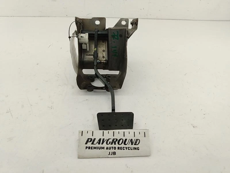 SATURN SKY Brake Pedal Assembly With Mounting Bracket Fits 2007 2008 2009 2010 - Image 1 of 4