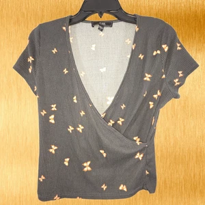 Camiseta corta Vibe Sportswear para mujer Y2K verde mariposa bebé talla - grande - Imagen 1 de 4