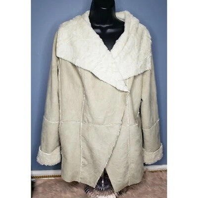 CHAQUETA ENVOLVENTE DE FELPA DE GAMUZA SINTÉTICA JOU JOU - TALLA GRANDE 1X Foto 1 de 4