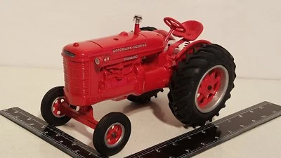 McCormick Deering Standard W-6 1/16 diecast farm tractor replica collectable  - Image 1 of 4