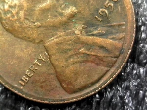 1950-P Lincoln Wheat Cent - Striking Error - Finning - #E579 - Picture 1 of 4