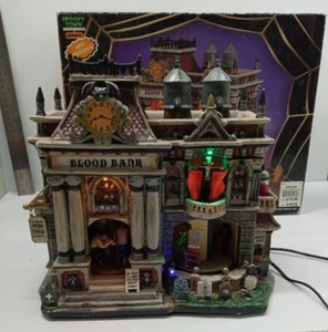 Lemax Spooky Town Halloween Village ~ DIE BLUTBANK ~ beleuchtet mit Sound - Bild 1 von 5