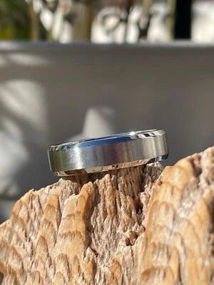 Alianza biselada, estilo más vendido, alianza de titanio, 6 mm Foto 1 de 4
